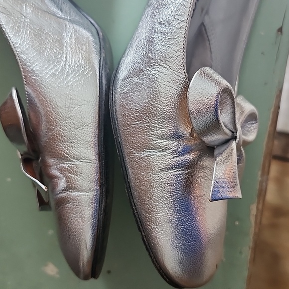 Vintage B. Forman Co. Metallic Silver Women's Pumps with Bow Detail Size 7.5 - Picture 14 of 16